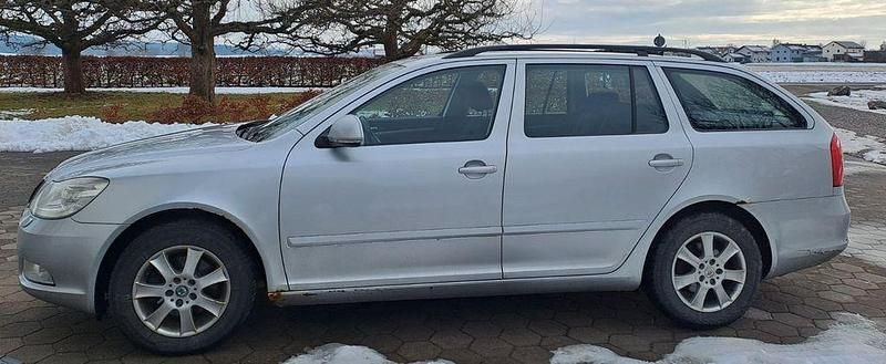 Gebraucht Skoda Octavia Ambiente 122 PS (89 kW) 2011 Grau Kombi