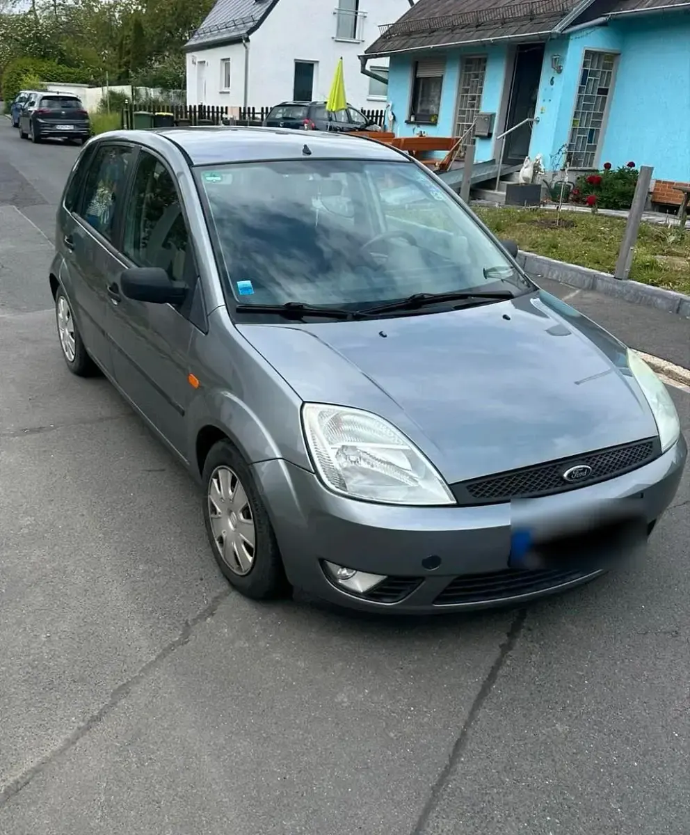 Gebraucht Ford Fiesta 101 PS (74 kW) 2003 Silber Kleinwagen