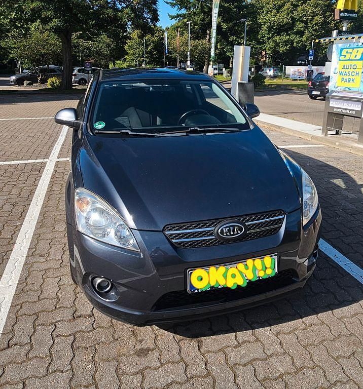 Grau Gebraucht 2010 Kia ProCeed Kleinwagen | 2.799 € (Fairer Preis) - Bild 1/4