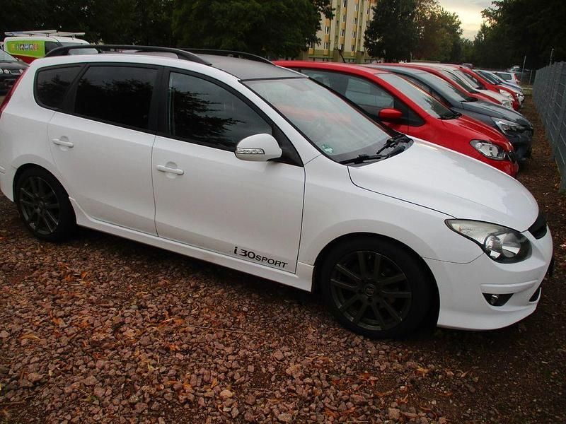 Weiß Gebraucht 2010 Hyundai i30 Style Kombi | 2.500 € (Superpreis) - Bild 1/4