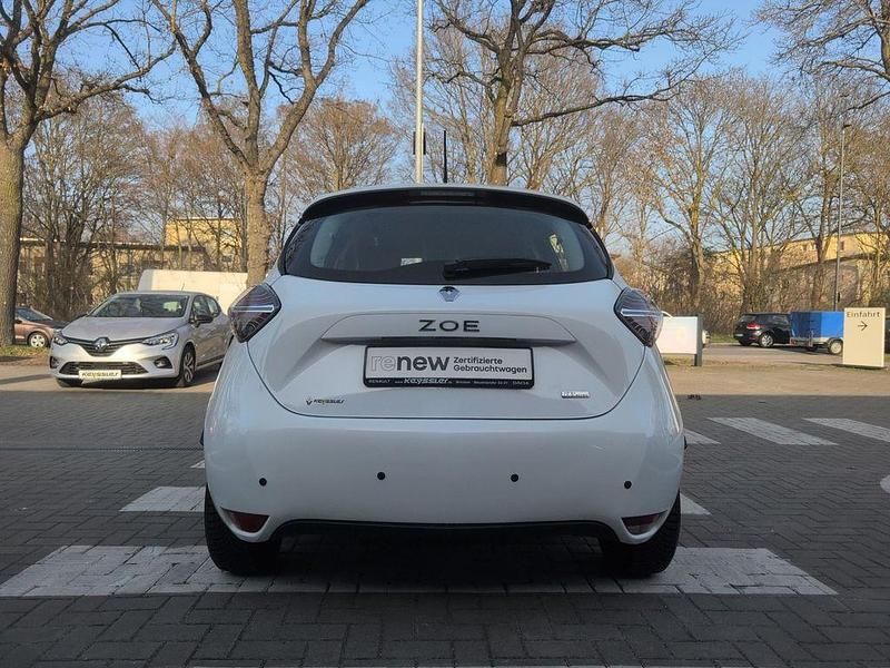 Second-hand Renault Zoe Life 80 kW (109 CP) 2020 Alb Hatchback