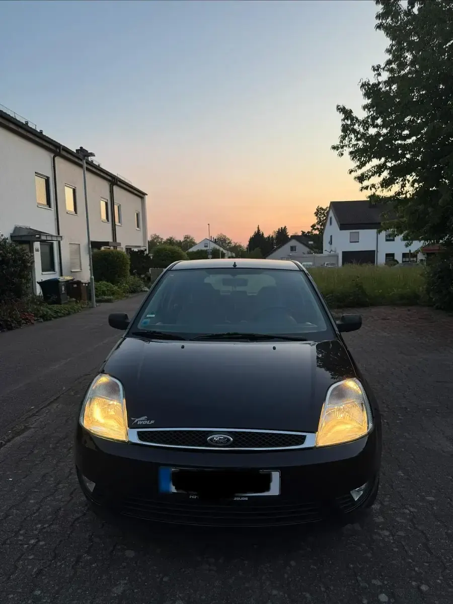 Gebraucht Ford Fiesta 101 PS (74 kW) 2005 Schwarz Kleinwagen