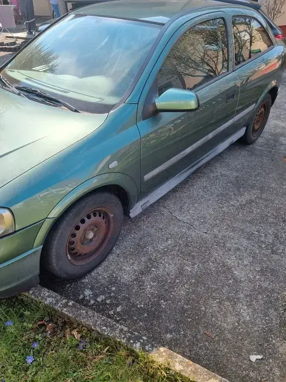 Gebraucht Opel Astra 65 PS (47 kW) 1999 Grün Limousine