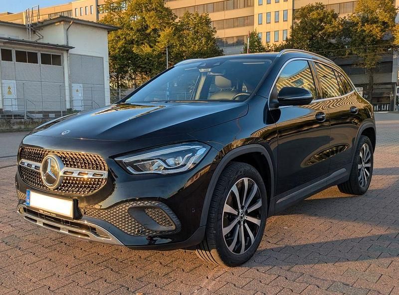 Schwarz Gebraucht 2020 Mercedes GLA200 Progressive SUV | 27.500 € (Guter Preis) - Bild 1/4