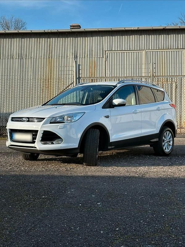 Gebraucht Ford Kuga Titanium 150 PS (110 kW) 2016 Weiß SUV