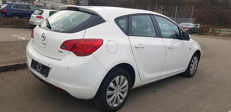 Gebraucht Opel Astra Cosmo 110 PS (80 kW) 2010 Weiß Limousine