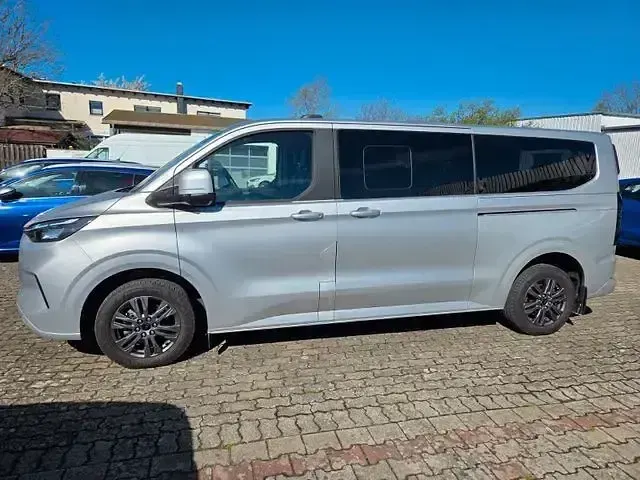 Gebraucht Ford Tourneo Custom Titanium 136 PS (100 kW) 2025 Silber Van