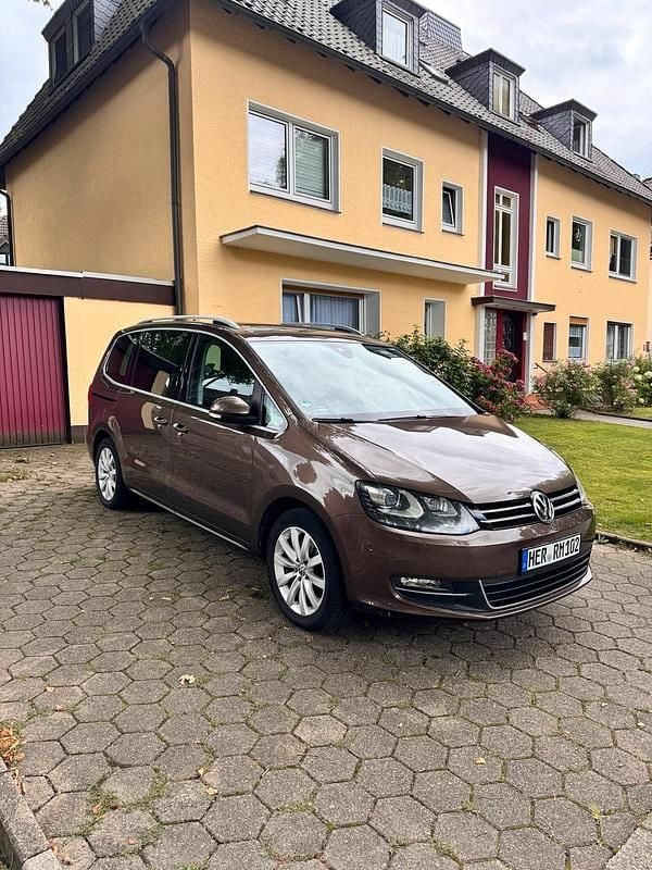 Braun Gebraucht 2012 VW Sharan Van / Kleinbus | 12.300 € (Fairer Preis) - Bild 1/4