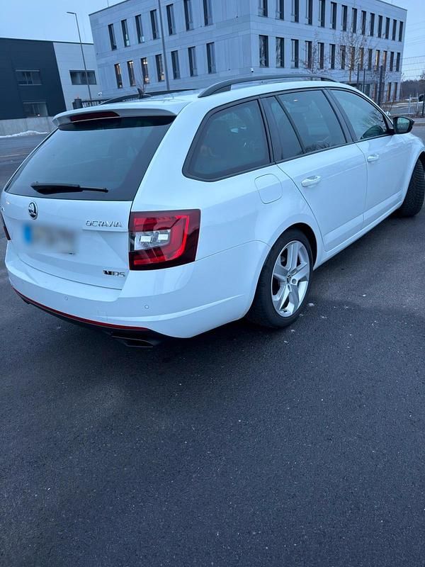 Gebraucht Skoda Octavia RS 184 PS (135 kW) 2020 Weiß Kombi