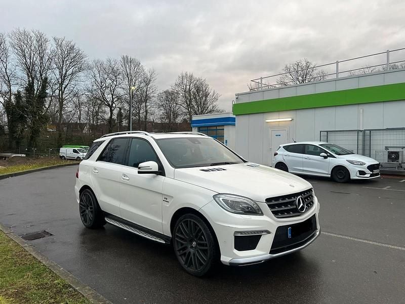 Weiß Gebraucht 2012 Mercedes ML63 AMG AMG SUV | 23.000 € (Guter Preis) - Bild 1/4