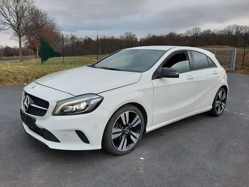 Weiß Gebraucht 2015 Mercedes A200 Limousine | 13.990 € (Fairer Preis) - Bild 1/4