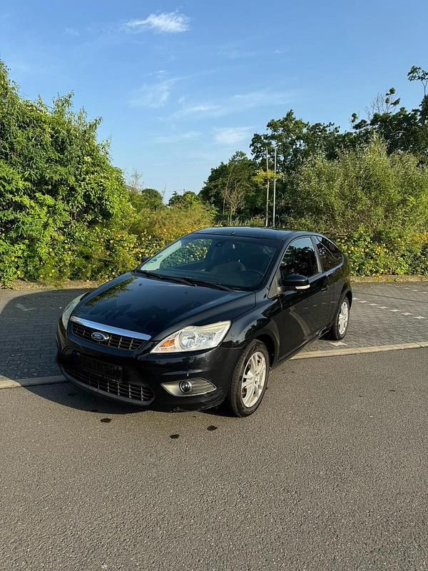 Schwarz Gebraucht 2010 Ford Focus Limousine | 1.600 € (Superpreis) - Bild 1/4