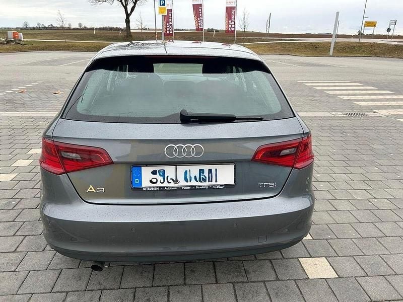 Gebraucht Audi A3 Attraction 110 PS (80 kW) 2015 Grau Limousine