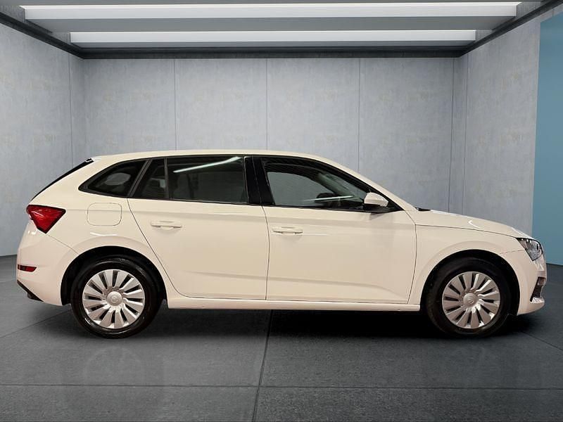 Gebraucht Skoda Scala 95 PS (69 kW) 2021 Weiß Kleinwagen
