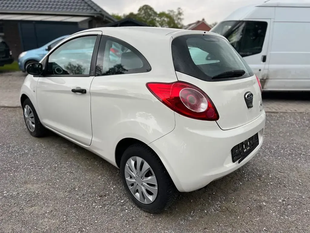 Gebraucht Ford Ka Ambiente 69 PS (50 kW) 2013 Weiß Kleinwagen