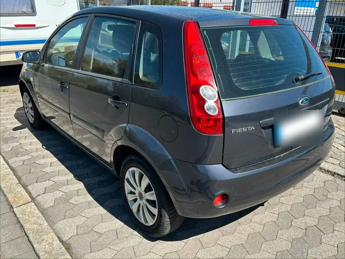 Gebraucht Ford Fiesta 70 PS (51 kW) 2008 Grau Kleinwagen