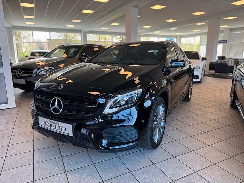Gebraucht Mercedes GLA200 156 PS (114 kW) 2019 Schwarz SUV