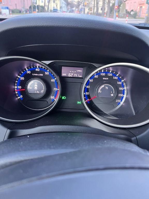 Gebraucht Hyundai ix35 Trend 135 PS (99 kW) 2015 Weiß SUV