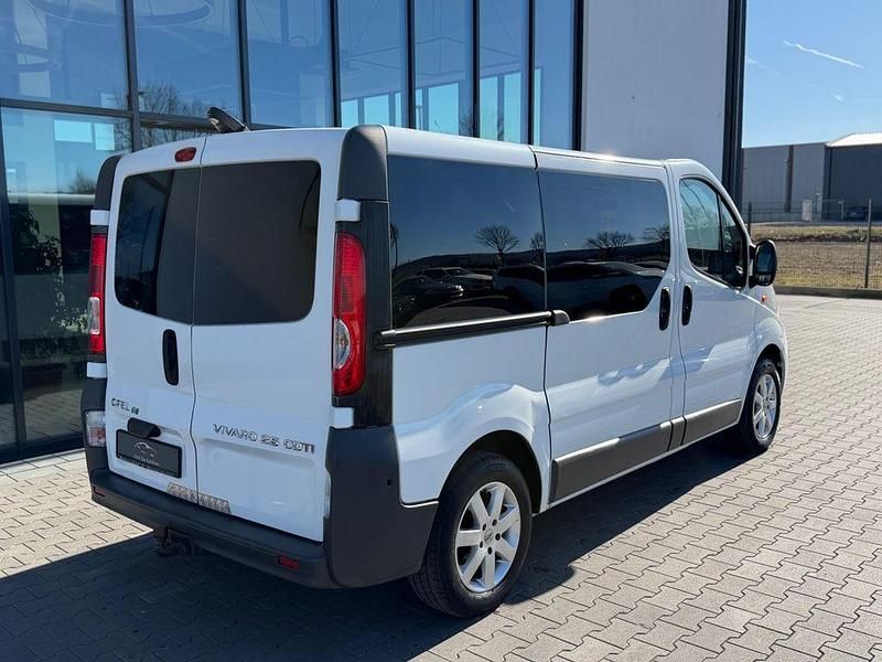 Gebraucht Opel Vivaro 145 PS (106 kW) 2010 Weiß Van / Kleinbus