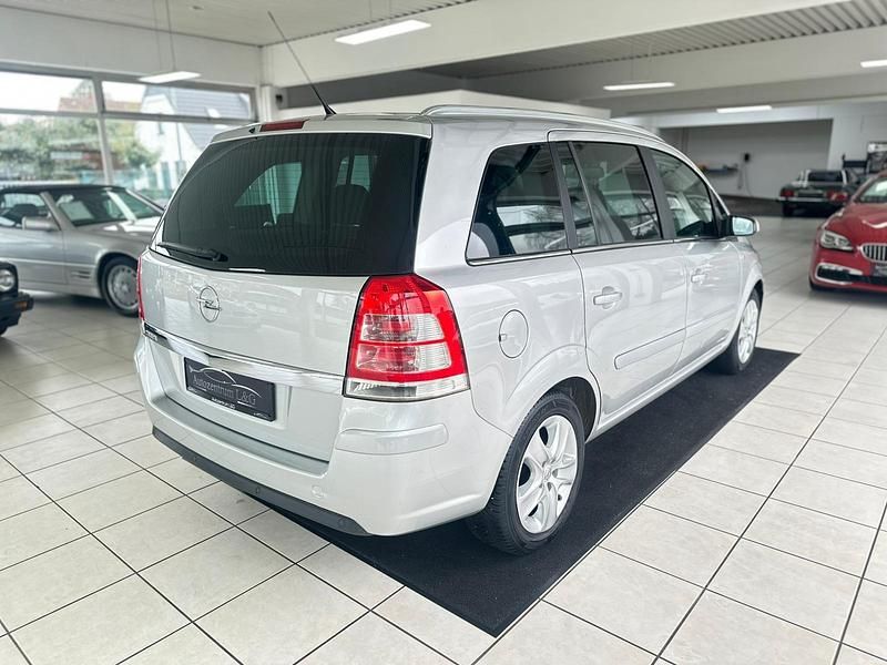 Gebraucht Opel Zafira Edition 140 PS (102 kW) 2010 Grau Van / Kleinbus