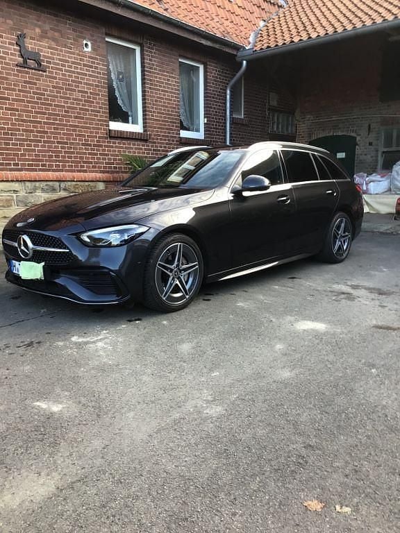 Grau Gebraucht 2024 Mercedes C220 AMG Limousine | 37.700 € (Guter Preis) - Bild 1/4