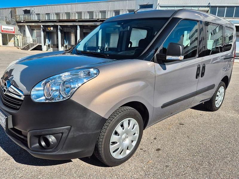 Grau Gebraucht 2017 Opel Combo Van / Kleinbus | 13.700 € - Bild 1/4