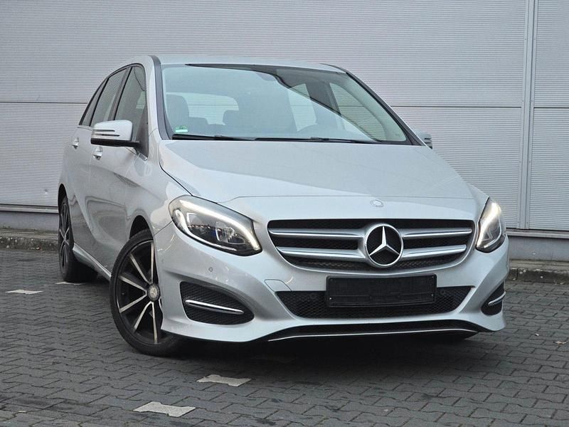 Silber Gebraucht 2016 Mercedes B200 Van / Kleinbus | 15.900 € (Guter Preis) - Bild 1/4