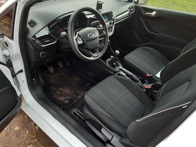 Gebraucht Ford Fiesta Cool & Connect 71 PS (52 kW) 2018 Weiß Kleinwagen