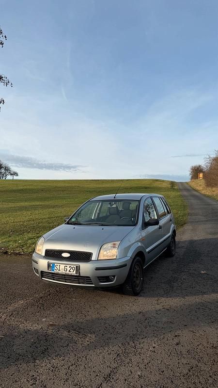 Silber Gebraucht 2005 Ford Fusion Kleinwagen | 800 € (Superpreis) - Bild 1/4