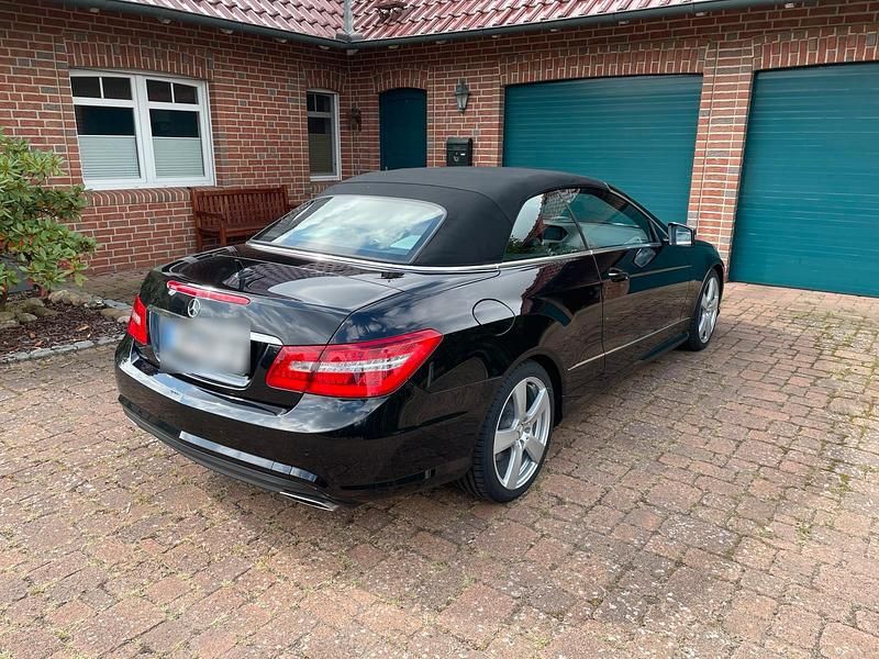 Używany Mercedes E500 AMG 408 KM (300 kW) 2012 Czarny Kabriolet