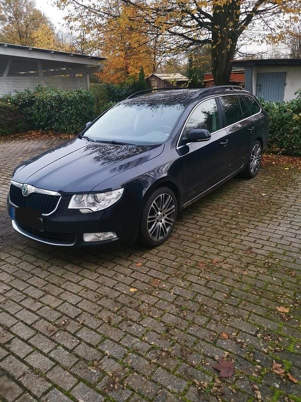 Gebraucht Skoda Superb 140 PS (102 kW) 2012 Schwarz Kombi