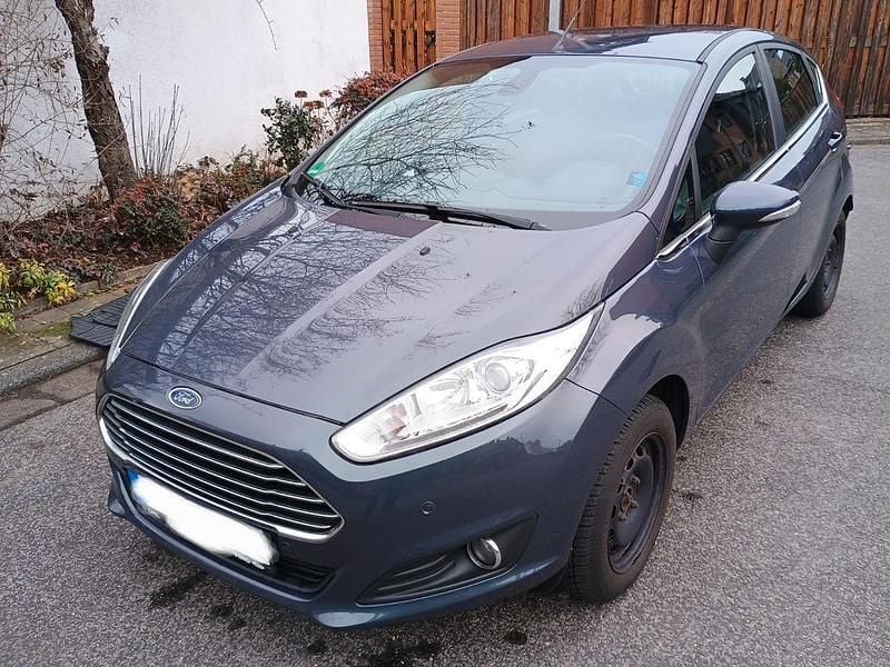 Gebraucht Ford Fiesta Titanium 80 PS (58 kW) 2013 Grau Kleinwagen