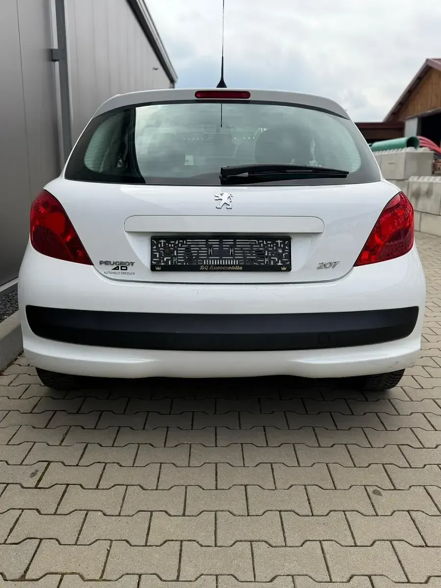 Gebraucht Peugeot 207 95 PS (69 kW) 2009 Weiß Kleinwagen