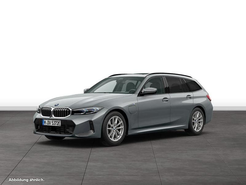 Skyscraper grau metallic Gebraucht 2024 BMW 330e Comfort Edition Kombi | 51.134 € - Bild 1/1