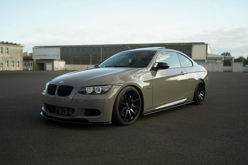 Grau Gebraucht 2007 BMW 335 Performance Coupé | 22.998 € - Bild 1/4