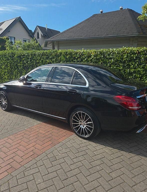 Schwarz Gebraucht 2015 Mercedes C250 Limousine | 16.299 € (Superpreis) - Bild 1/4