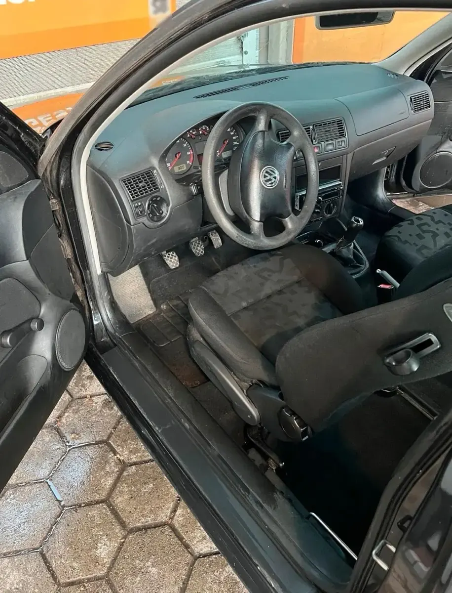 Gebraucht VW Golf IV 75 PS (55 kW) 2000 Schwarz Kleinwagen