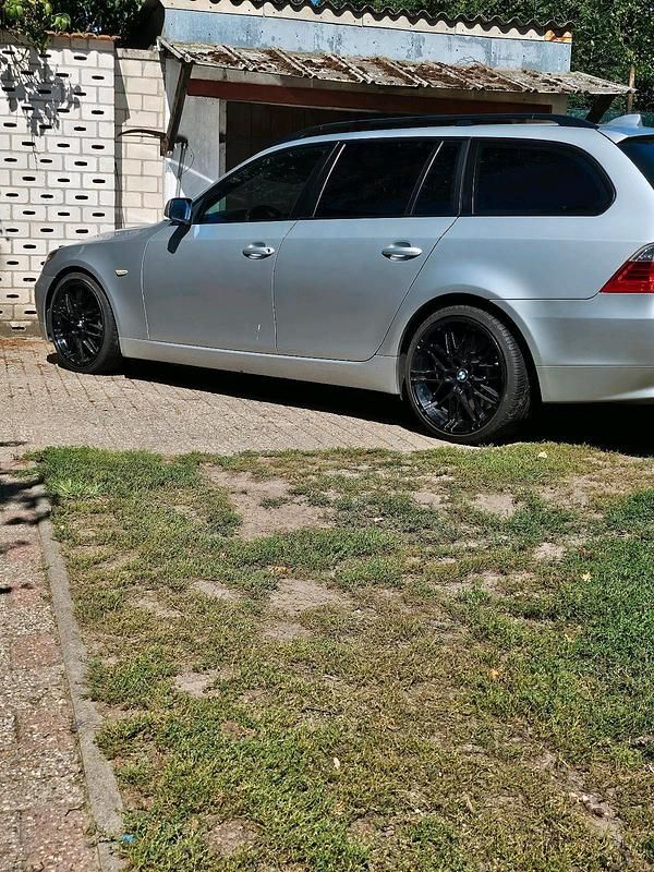 Gebraucht BMW 530 272 PS (200 kW) 2007 Silber Kombi