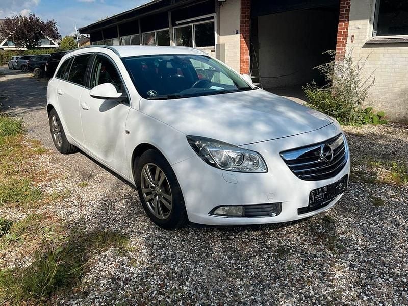 Weiß Gebraucht 2009 Opel Insignia Edition Kombi | 2.200 € (Superpreis) - Bild 1/4