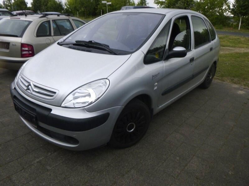 Silber Gebraucht 2005 Citroën Xsara Picasso Van / Kleinbus | 3.990 € (Teuer) - Bild 1/4