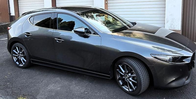 Grau Gebraucht 2021 Mazda 3 Homura-Line Limousine | 18.000 € (Fairer Preis) - Bild 1/4