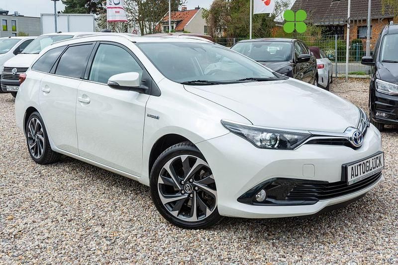 White pearl cs (metallic) Gebraucht 2016 Toyota Auris Touring Sports Edition-S Kombi | 11.990 € (Etwas zu teuer) - Bild 1/4