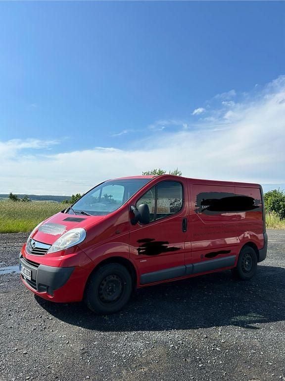 Rot Gebraucht 2011 Opel Vivaro Van / Kleinbus | 4.900 € - Bild 1/4