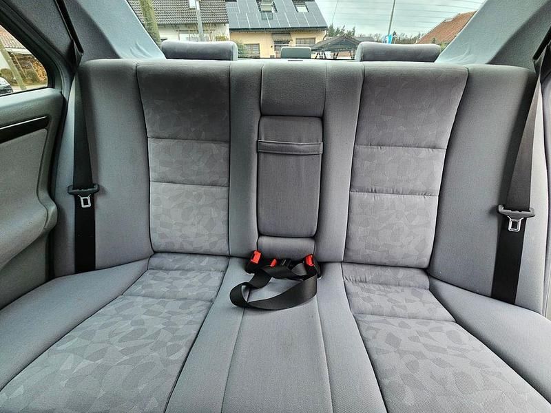 Gebraucht Mercedes 240 170 PS (125 kW) 1998 Silber Limousine