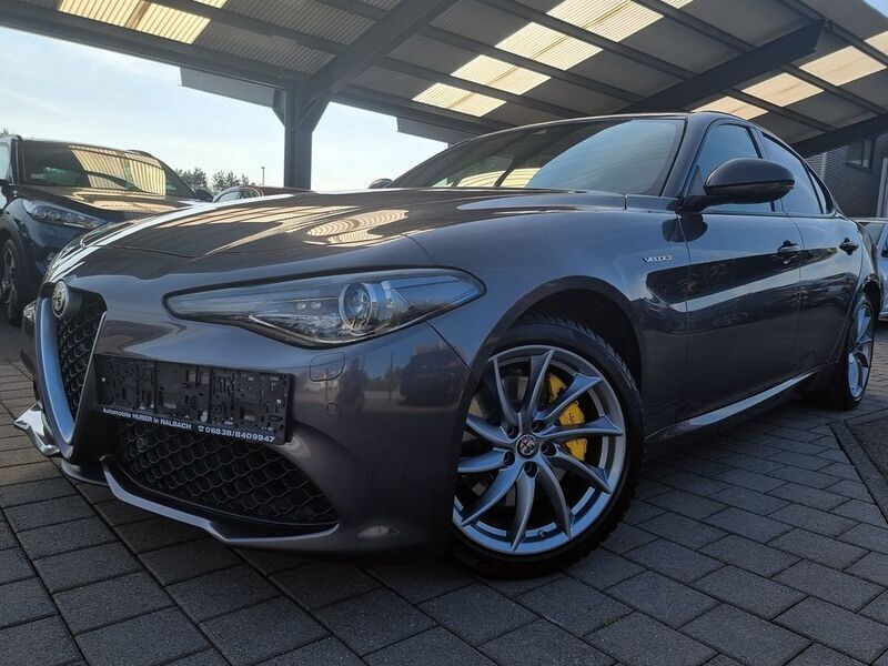 Grau Gebraucht 2018 Alfa Romeo Giulia Veloce Limousine | 21.800 € (Teuer) - Bild 1/4