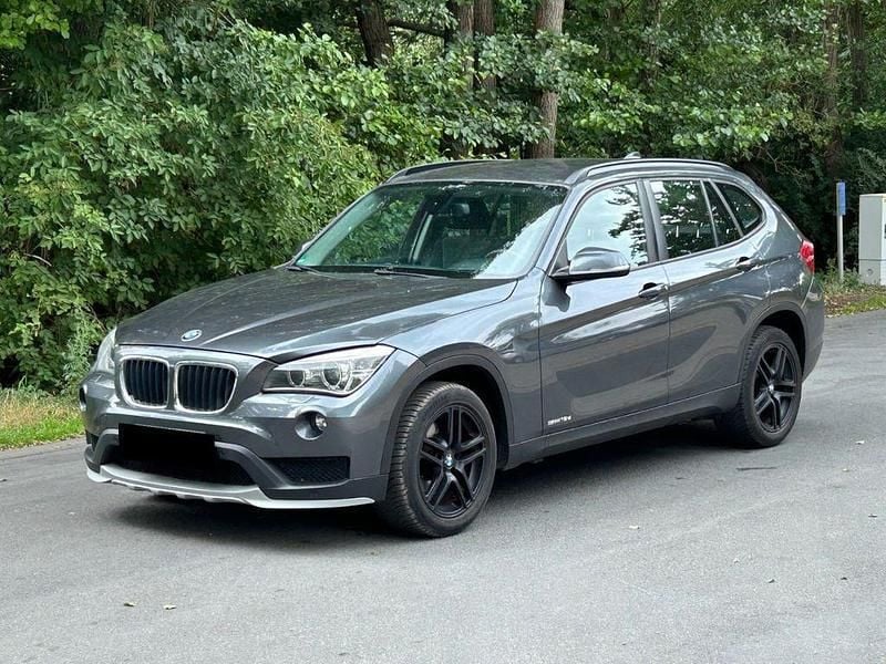 Grau Gebraucht 2015 BMW X1 Sport Line SUV | 9.990 € (Guter Preis) - Bild 1/4