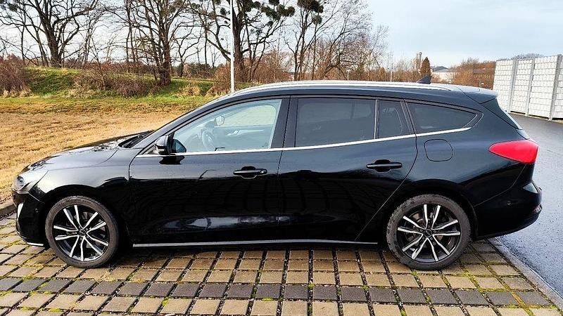 Gebraucht Ford Focus Titanium 150 PS (110 kW) 2019 Schwarz Kombi