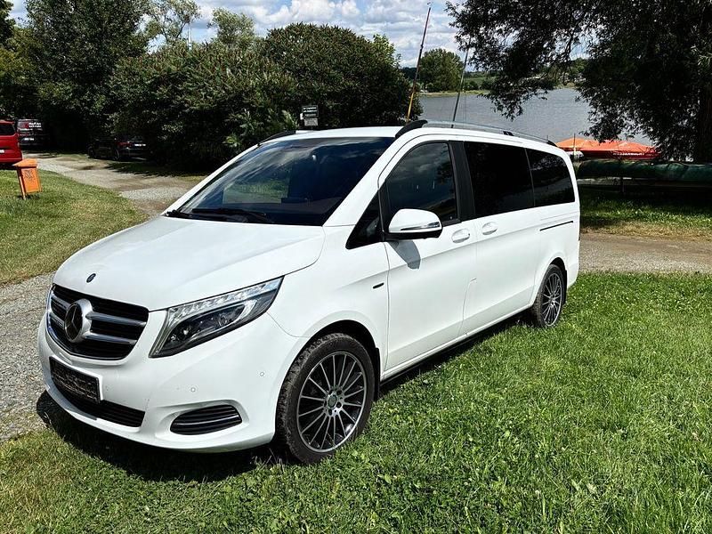 Weiß Gebraucht 2017 Mercedes V250 Exclusive Van / Kleinbus | 47.100 € (Fairer Preis) - Bild 1/4