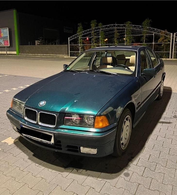 Grün Gebraucht 1995 BMW 316 Basis Limousine | 3.750 € - Bild 1/4