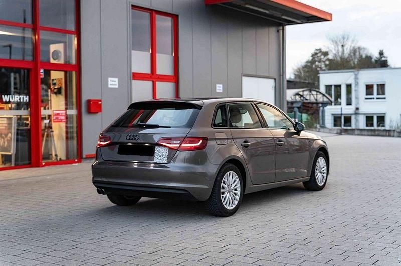 Gebraucht Audi A3 Ambiente 140 PS (102 kW) 2013 Braun Limousine